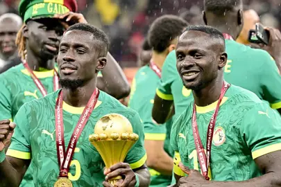 Afrika Uluslar Kupası finalindeki olaylar nedeniyle Senegal ve Fas'a ceza!