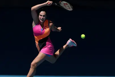 Avustralya Açık'ta Sabalenka ve Zverev yarı finale yükseldi