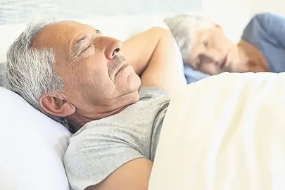 Sırt ağrısı yaşlı erkeklerde uykusuzluk habercisi