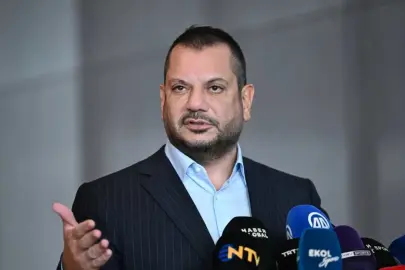 Trabzonspor Başkanı Ertuğrul Doğan'ın aracına çirkin saldırı! Büyük skandala korumalar engel oldu...