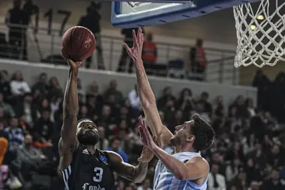 Türk Telekom, İngiliz ekibini farklı geçti!