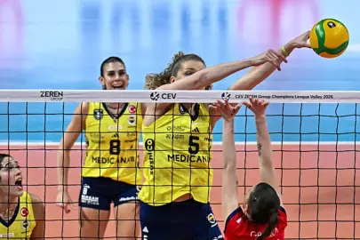 CEV Kadınlar Şampiyonlar Ligi: Fenerbahçe set vermeden kazandı!