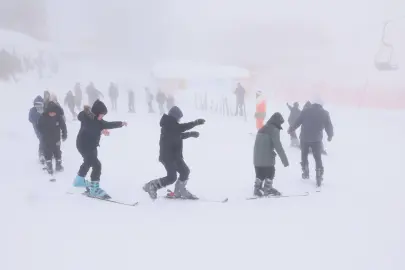 Çocukların Uludağ’da kar keyfi
