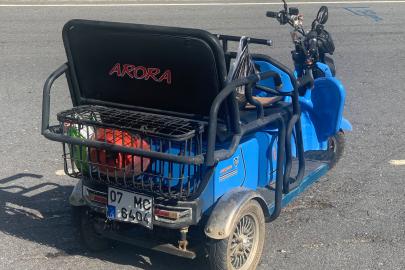 Devrilen elektrikli bisikletteki 2 kişi yaralandı