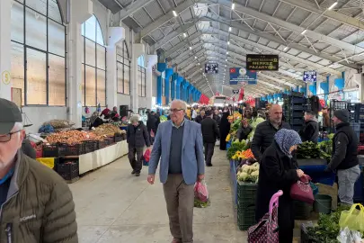 Düzce’de Ramazanın ilk gününde pazar yoğunluğu