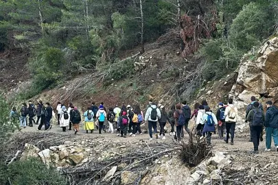 İzmirli gençler hem yürüdü hem sosyalleşti