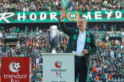 Kocaeli'de Başkan Büyükakın'dan 3 puana 3'lü kutlama