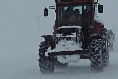 Malatya'da kar nedeniyle mahsur kalan sürücüyü köylüler kurtardı