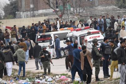 Pakistan'daki camide cuma namazı sırasında düzenlenen saldırıda ölü sayısı 38'e çıktı