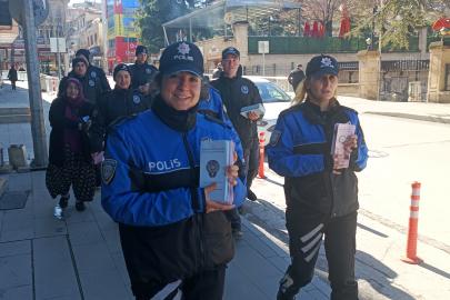 Polisten dolandırıcılık ve KADES bilgilendirmesi