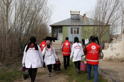 Vefa ekipleri Ramazan ayında da yaşlı ve engelli vatandaşları yalnız bırakmıyor