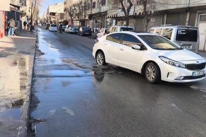 Cadde üzerindeki çukur tepki topladı: Vatandaş çözüm bekliyor