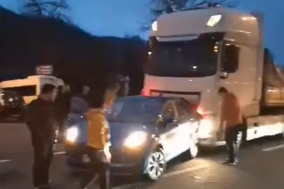 Düzce’de otomobile tır arkadan çarptı!