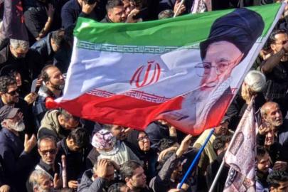 İran Dışişleri Bakanlığı: Bu bayrak yerde kalmayacak