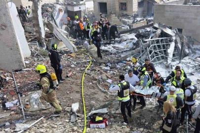 İran, Tel Aviv'deki siyonist rejim hükümet kompleksini hedef aldı