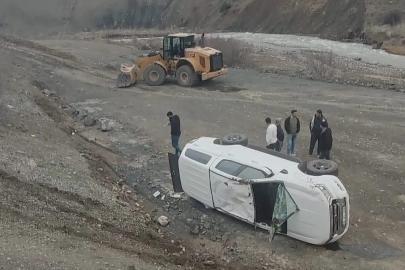 Kontrolden çıkan kamyonet şarampole yuvarlandı