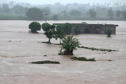 Pakistan'da şiddetli yağışlar sele yol açtı: 11 ölü, 18 yaralı