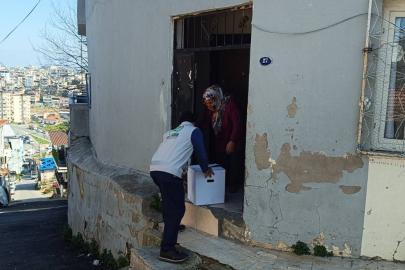 Umut Kervanı İzmir'de Ramazan ayı vesilesiyle yüzlerce aileye yardımda bulundu