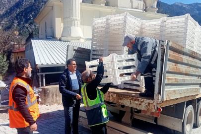 Üreticilere ipekböceği besleme tablası desteği