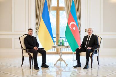 Aliyev ile Zelenskiy Azerbaycan'da bir araya geldi