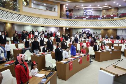 Antalya Büyükşehir Meclisi'nde koltuklar çocuklarda