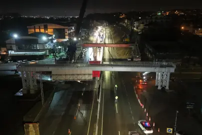 Başiskele Kavşağı’nda ‘78 tonluk’ gece mesaisi