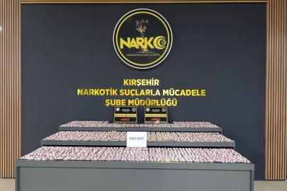 Durdurulan araçta çok sayıda sentetik hap ele geçirildi