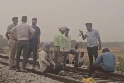 Hindistan'da demiryoluna döşenen patlayıcı infilak etti, saldırgan öldü