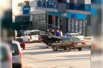 İzmir'de iki aracın karıştığı kazada bir sürücü hafif yaralandı