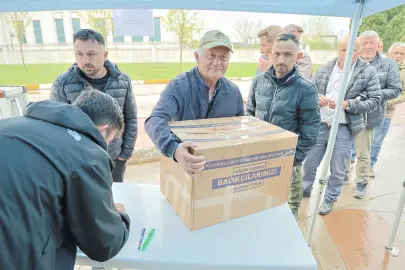 Kocaeli Büyükşehir, balıkçılara malzeme dağıttı