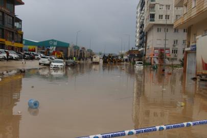 Mardin’de sağanak yağış etkisini sürdürüyor: Dereler taştı, yollar göle döndü