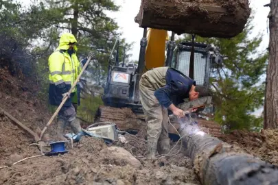 Mersin'de zarar gören içme suyu hattına anında müdahale