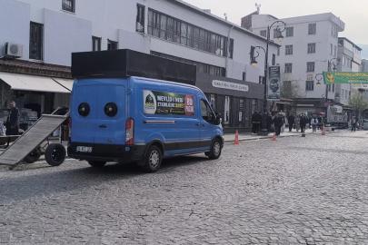 Mevlid-İ Nebi etkinliği için davet anonsları yapan araçlar Diyarbakır sokaklarında