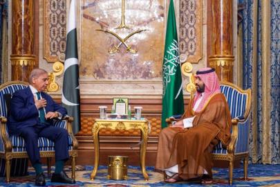 Suudi Prensi ile Pakistan Başbakanı görüştü