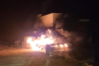 Yangında ev ve otomobil zarar gördü