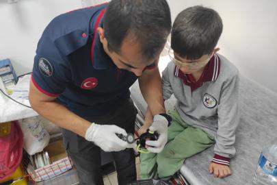 Batman'da öğrencinin parmağı suluk kapağına sıkıştı