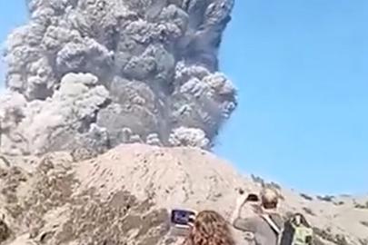 Endonezya'daki volkanik patlamada 3 dağcı hayatını kaybetti, çok sayıda kişi kayıp