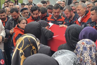Eşi tabutuna sarıldı, babası namazını kıldırdı: AFAD personeline hüzünlü veda