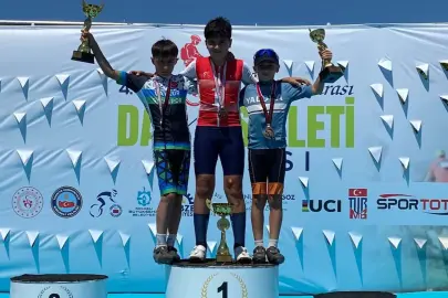 Güreşte ve bisiklette Sakaryalı sporcular madalyaları topladı