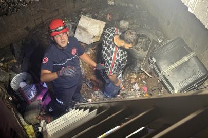 İnşaat halindeki binada çukura düştü, itfaiye kurtardı
