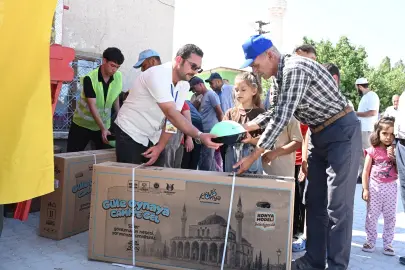 13 bin çocuğa 'güle oynaya' bisiklet dağıtıldı