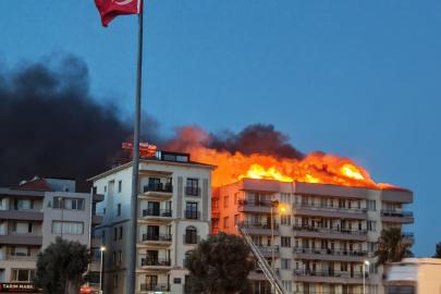 Apartmanın çatısı yandı