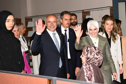 Bakan Göktaş'tan Malatya Şehir Kütüphanesi'ne tam not