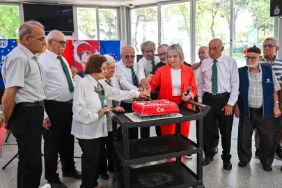 Bursa'da 7'den 70'e 30 Ağustos sevinci