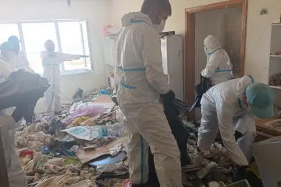 Çöp evden 28 ton çöp çıktı!