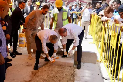 Eyüpsultan Meydanı yenileniyor... İlk taşı Nuri Aslan koydu