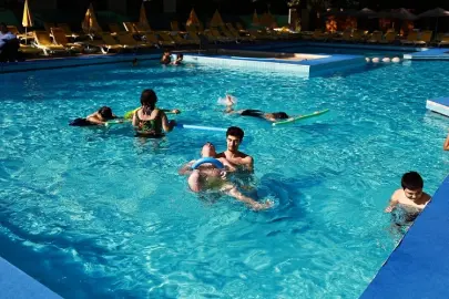 İzmir Efes Selçuk'ta yüzmeye engel yok