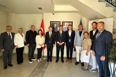 İzmir ile Kosova arasındaki iletişim güçleniyor