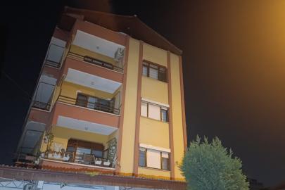 Kocaeli'de 4 katlı bina boşaltıldı. Kolon ve kirişlerinden ses geldi