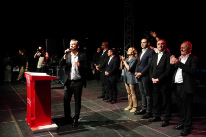 Yeni Parti'nin ilk mitingi. Özgür Özel, Beylikdüzü'nde partililere hitap etti